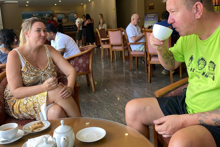 Kandy: Tea Tasting, Gem Museum & Spice Garden Tuk Tuk Tour