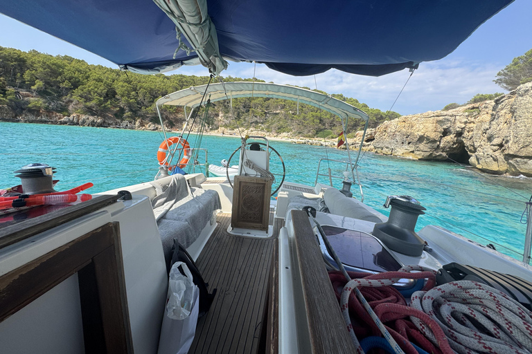 Cala Galdana - Full-day sailing trip (8 hours) Full-day sailing trip through the coves of southern Menorca (max. 4 people)