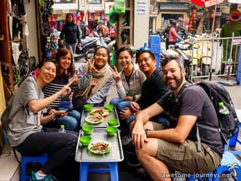 Hanoi: Walking Street Food Tour Small Group with Local Guide