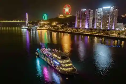 Cena en crucero por el río Saigón con buffet y música en directo