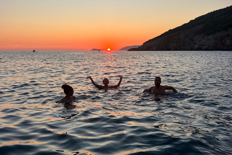 Paraíso Azul: recorrido en barco por la cueva Azul y la bahía de Kotor