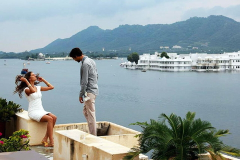 2-Day Udaipur Highlights Tour with Palaces, Lakes & Culture Private Tour with 4-Star Hotel, Car, Driver and Tour Guide