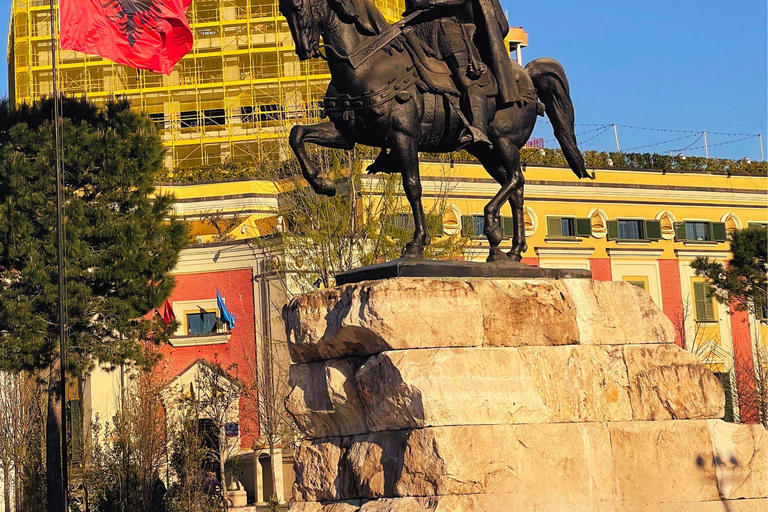 Tirana Highlights: Eine Tour zu Fuß mit einem ortskundigen Guide