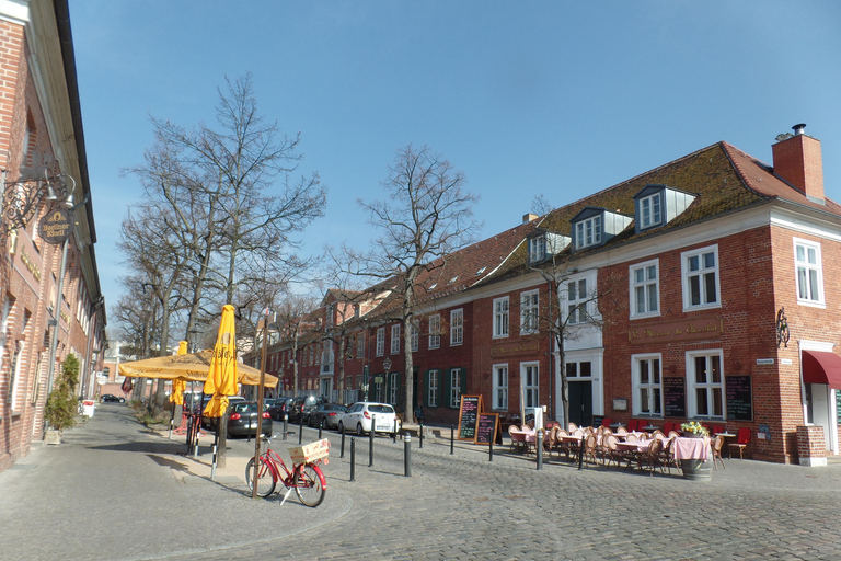Potsdam: Hop-On Hop-Off Bus Tour with Audio Guide
