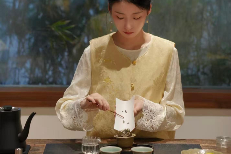 Hangzhou: Tea Culture Masterclass with Hands-on Workshop