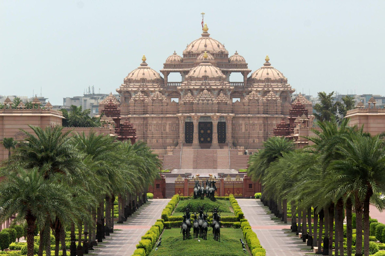 Delhi: tour guiado a pie por el templo Akshardham con un guía localRutas espirituales de Delhi: tour guiado a pie con un guía local