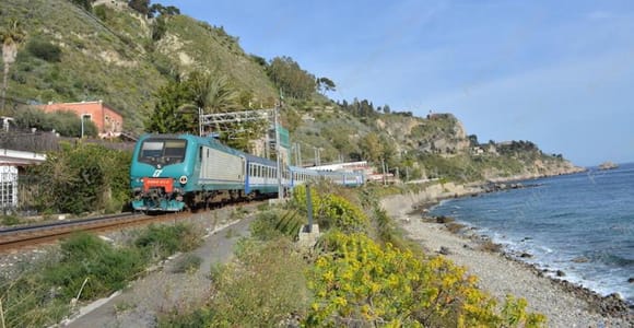 Reggio Calabria: Zugticket nach/von Scilla