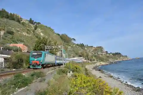 Reggio Calabria: Train Ticket to/from Scilla