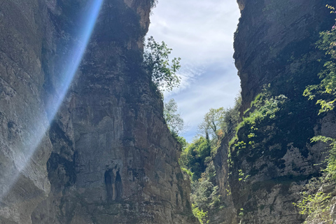 从贝拉特出发：奥苏米峡谷漂流来自贝拉特：奥苏米峡谷漂流