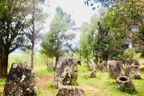 Von Vang Vieng: Tagestour zur Ebene der Krüge (Plain of Jars)