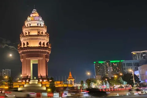 Phnom Penh: Tour serale delle attrazioni della città in Tuk Tuk