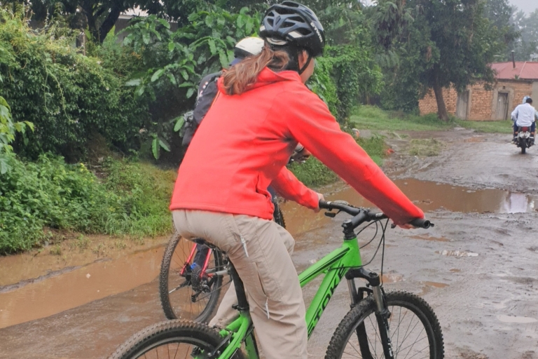 Kano-/kajak- en fietsavontuur in Arusha met lunchBoottocht en fietstocht van een hele dag in Arusha met lunch.