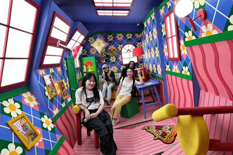 Harajuku: Meiji Shrine, Takeshita Street & Animal Cafe Walk