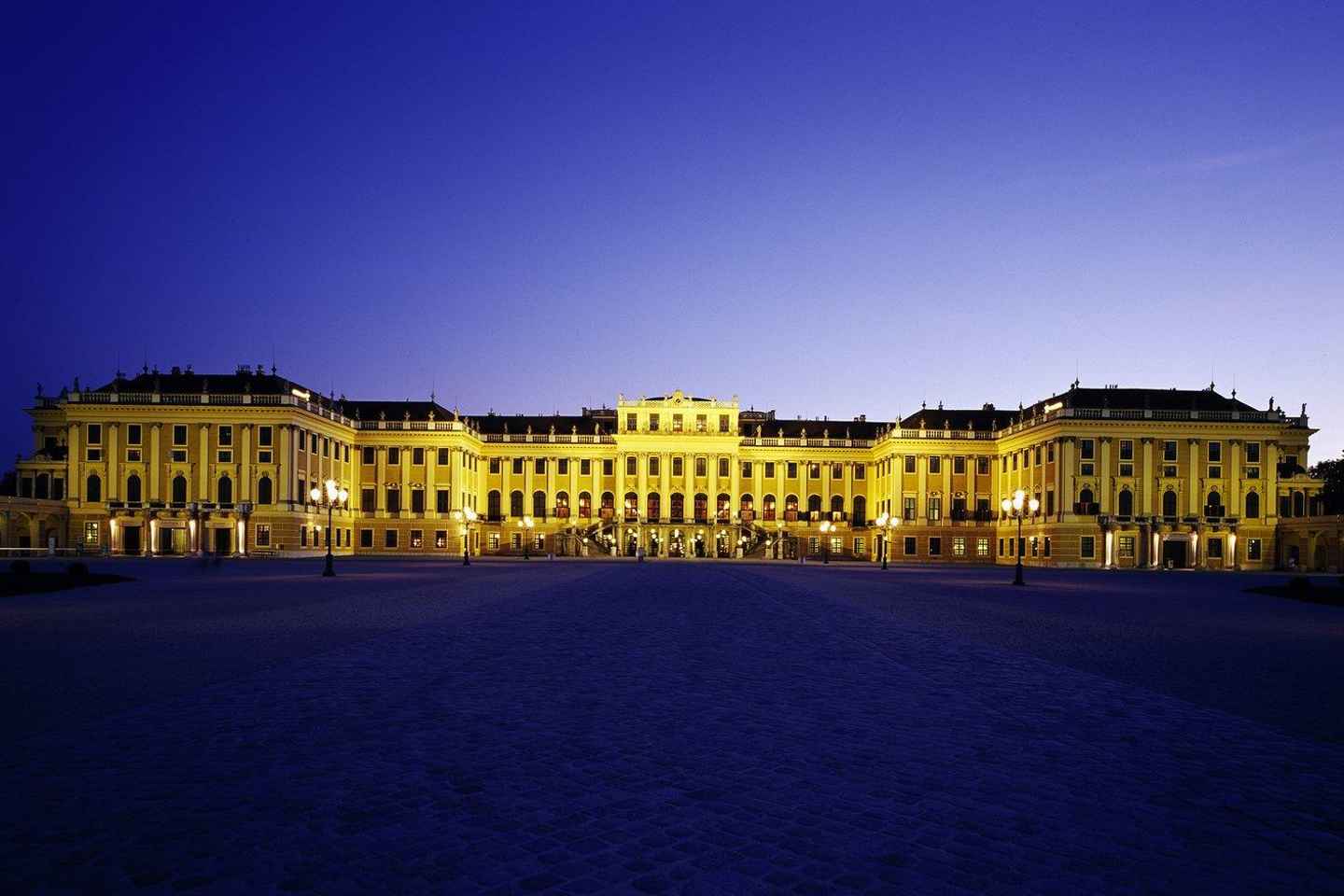 Schönbrunn Palace: Exclusive Ticket after the opening hours