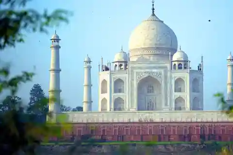 From Mumbai: Taj Mahal & Agra Fort Tour with Same-day Flight