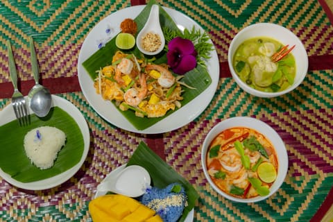Thai Cooking Class with Market & Garden Tour