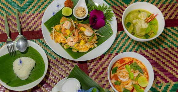 Phuket: Thai-Kochkurs mit Tour zum lokalen Markt und Garten