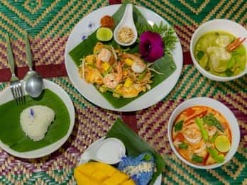 Пхукет: Класс тайской кухни с экскурсией по местному рынку и саду