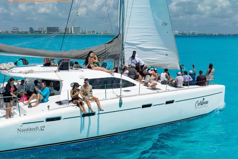 Cancun: Isla Mujeres Catamaran + Coco Bongo Show