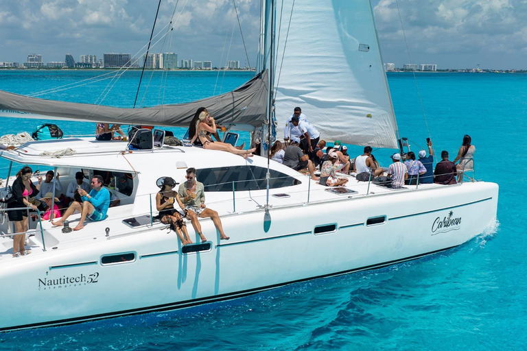 Cancun: Isla Mujeres Catamaran + Coco Bongo Night Show