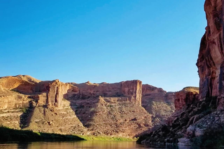 Moab: Colorado River Jet Boat Tour with Live Music & Dinner