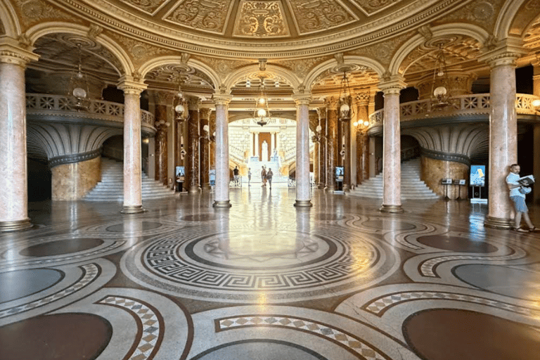 Bucharest: Royal Buildings Tour with Lunch