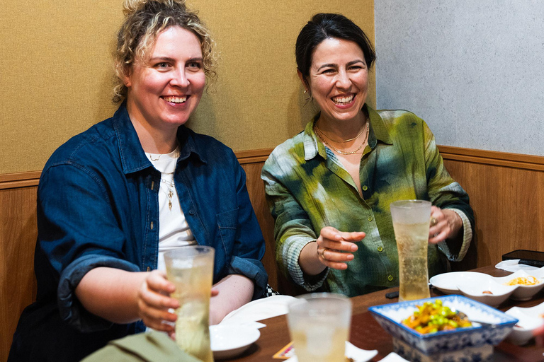 Tokyo: Shinjuku Bar Hopping & Karaoke Night Tour