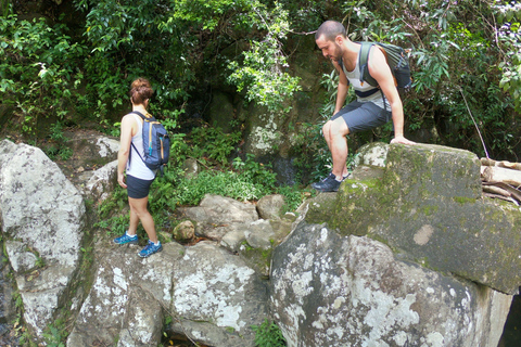 Kandy: Wasserfälle und einheimische Dörfer Tagestour mit Mittagessen