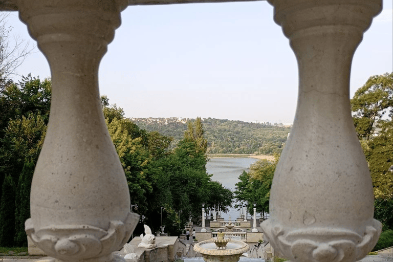 Chișinău City Walking Tour: Landmarks & Hidden Stories