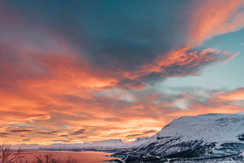 Abisko: Excursión fotográfica con un fotógrafo profesionalAbisko: Excursión fotográfica/excursión con raquetas de nieve y fotógrafo