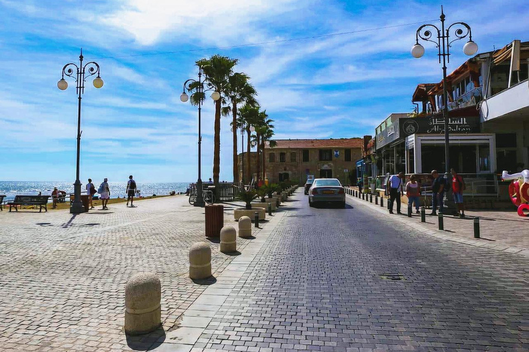 Limassol: Divided Nicosia and Larnaca Tour