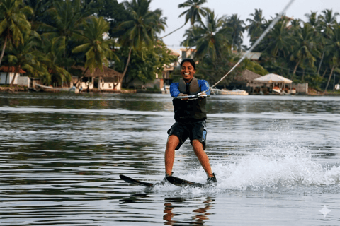 Bentota: Water Skiing and Wakeboarding with Instructor 30-Minute Beginner Lesson (Learner)