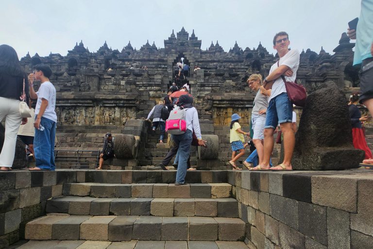 Yogyakarta; Alba/ Salita al Borobudur e Tempio di PrambananAlba a Borobudur, salita in cima e tour del tempio di Prambanan