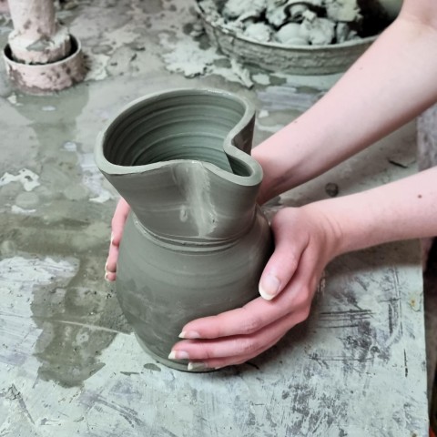 Visit Grottaglie Shape ceramics at the potter's wheel in Monacizzo