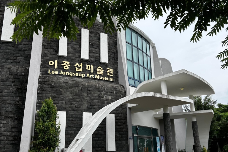Wycieczka piesza do Muzeum Sztuki w Seogwipo (południowe miasto Jeju)