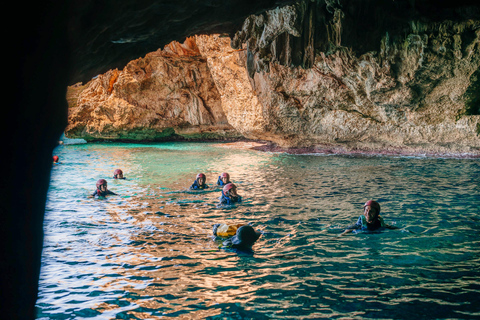 Cala Varques : Expédition guidée en kayak et plongée en apnée dans les grottes marines