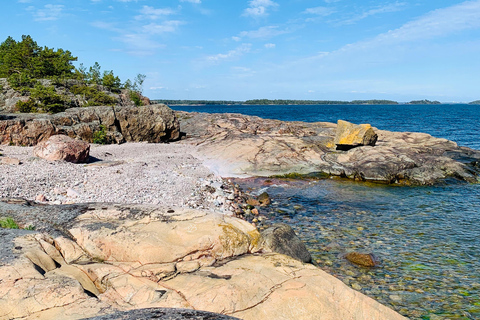 Helsinki: Private RIB Boat Cruise with Snacks and Drinks