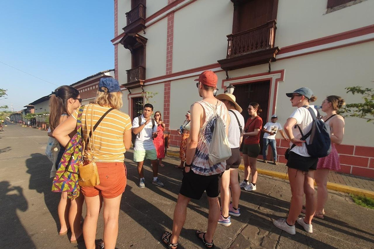León: Local-Led Walking Tour with Nicaraguan Food Tasting