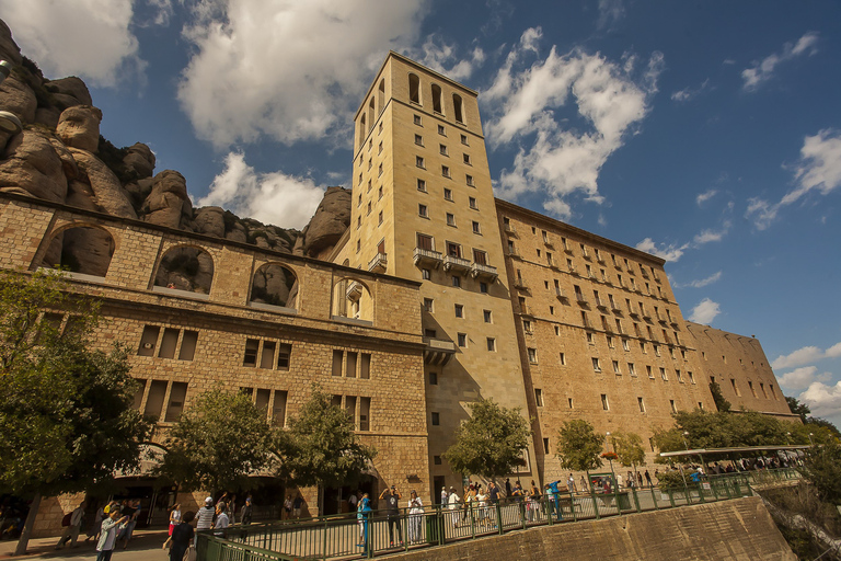 Tot Montserrat: Transport, Museum Tickets, and Lunch