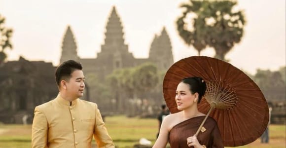 Ho Chi Minh City: Angkor Wat Day Tour with Traditional Dress
