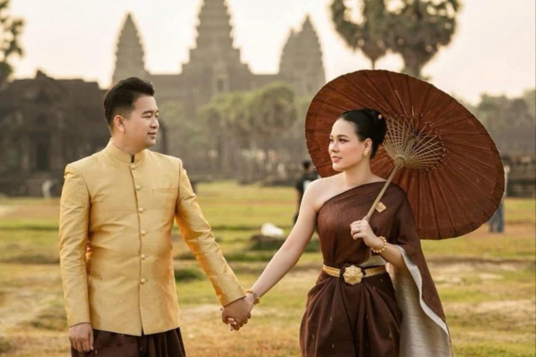 Ho Chi Minh City: Angkor Wat Day Tour with Traditional Dress