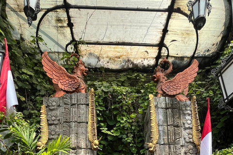 Jakarta: Old Town Tour with Street Food and Hidden Bars