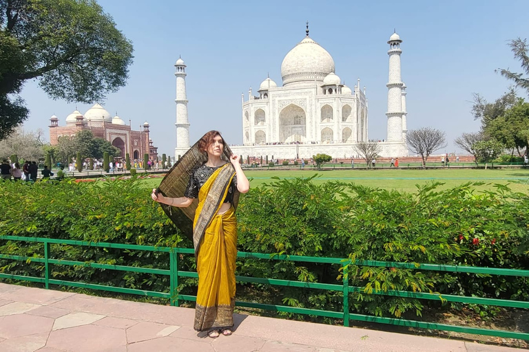 Au départ de Delhi : visite du Taj Mahal tout compris par Gatimaan ExpressVoiture de 1ère classe, voiture, guide, billets d'entrée et déjeuner