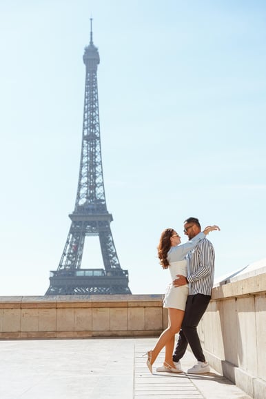 Paris: Eiffel Tower Street Photoshoot