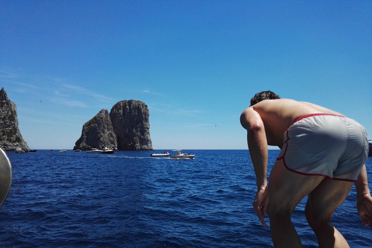 Sorrento: Boat Tour with Swimming Stops and Drinks