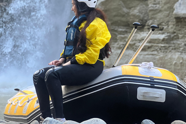 Çorovoda: Excursión en Tubo por el Cañón del Río Osumi con Comida Picnic