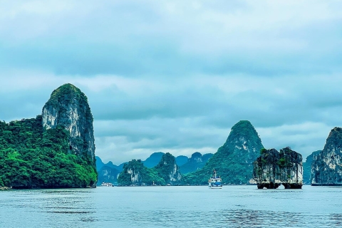 From Hanoi: Full-Day Visit to Halong Bay Group Tour (max 15 pax/group)