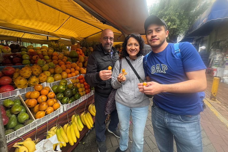 Lima: Market Tour with Tastings and Chinatown Visit