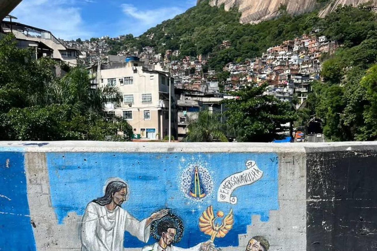Rio de Janeiro: Private Rocinha Tour by Two Local Cousins