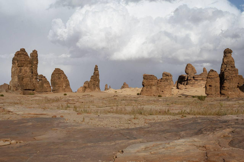 AlUla: Mount Al-Qaws & Al-Gharameel Guided 4x4 Tour Fees for a group of 4 people